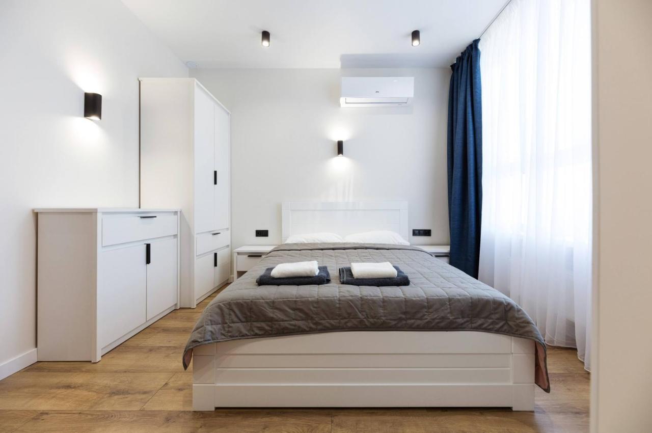 Квартири Люкс Метро Чернігівська Appartement Kiev Buitenkant foto