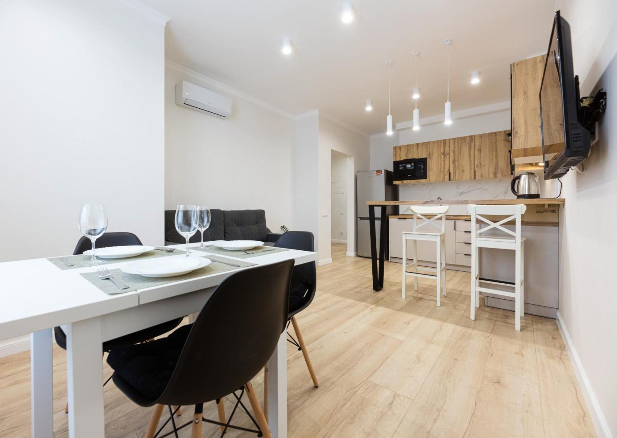 Квартири Люкс Метро Чернігівська Appartement Kiev Buitenkant foto