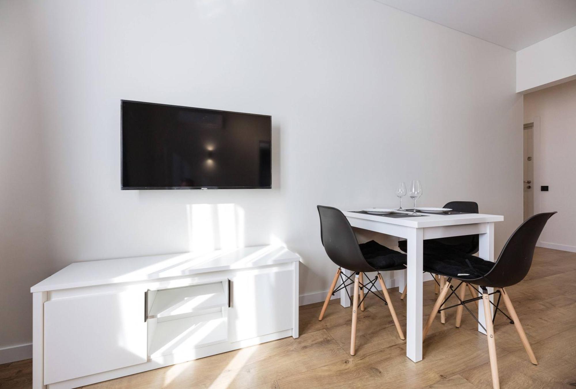 Квартири Люкс Метро Чернігівська Appartement Kiev Buitenkant foto