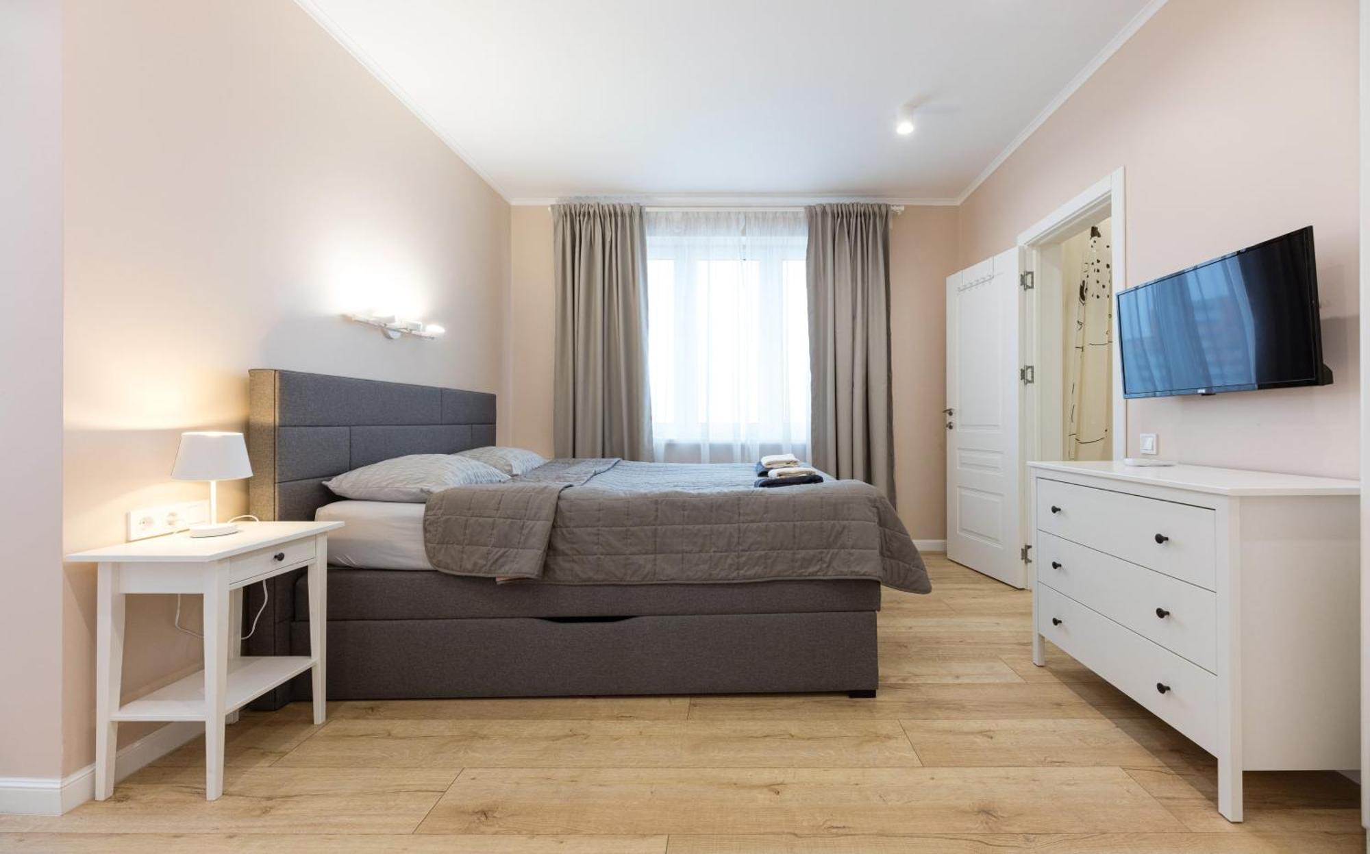Квартири Люкс Метро Чернігівська Appartement Kiev Buitenkant foto