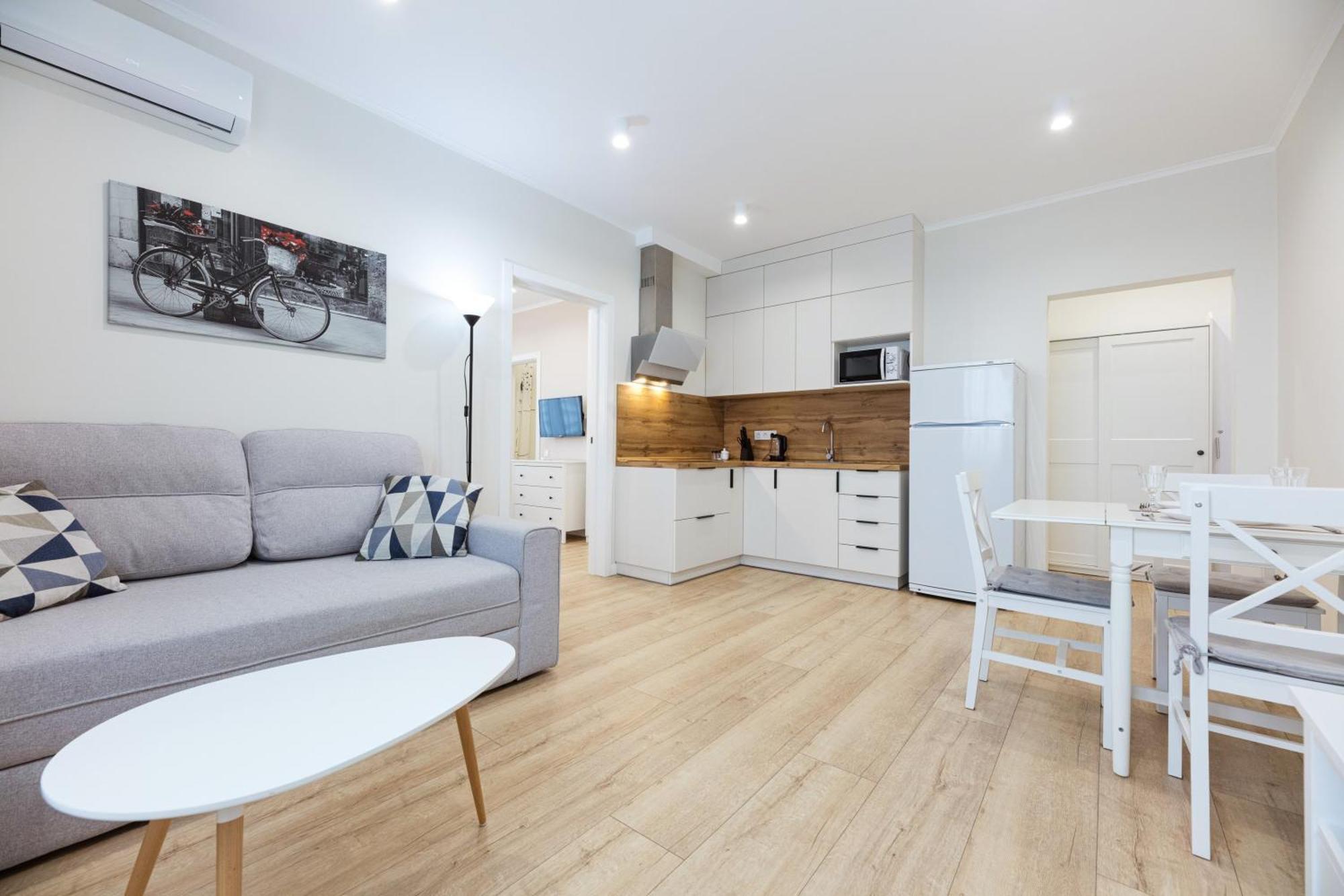 Квартири Люкс Метро Чернігівська Appartement Kiev Buitenkant foto