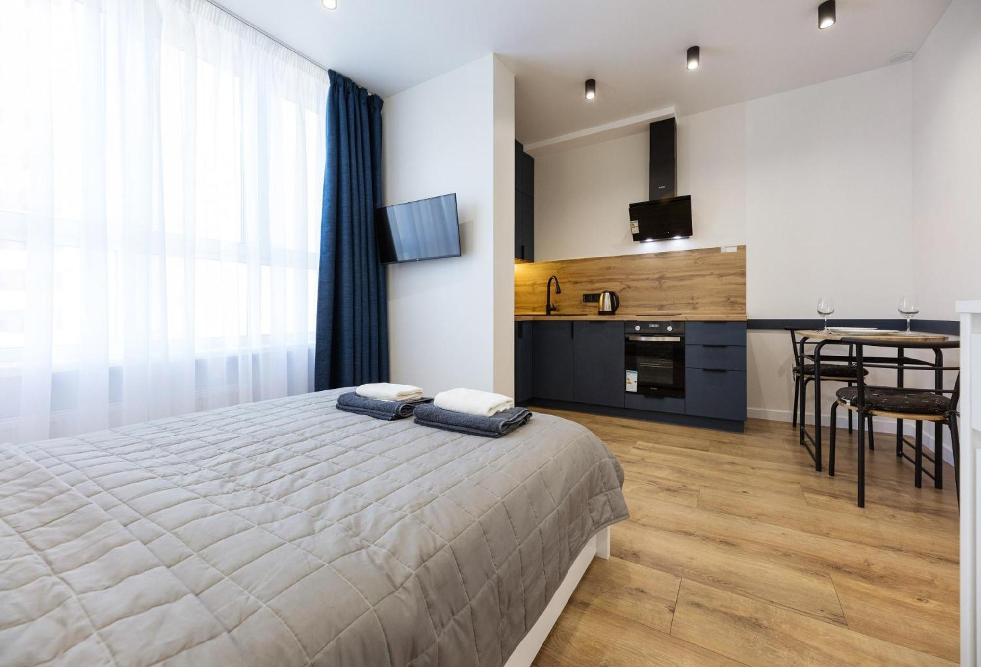 Квартири Люкс Метро Чернігівська Appartement Kiev Buitenkant foto